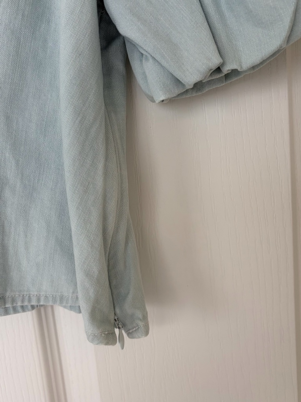 Women's Banana Republic Bubble Sleeve V-Neck Light Blue Jean Top Size 0 NWT - Picture 5 of 13